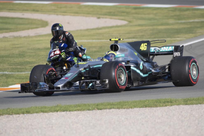 Hamilton y Rossi protagonizaron el reto en el Ricardo Tormo.