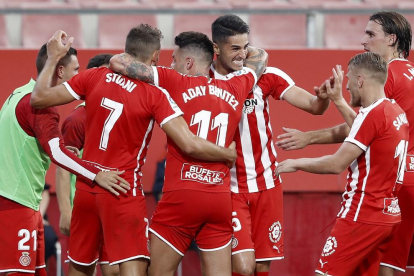 Los jugadores del Girona celebran el gol de Stuani que les dio la victoria ayer.