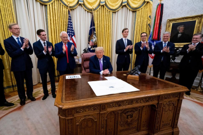 Trump, en el despacho oval, anunció el acuerdo.