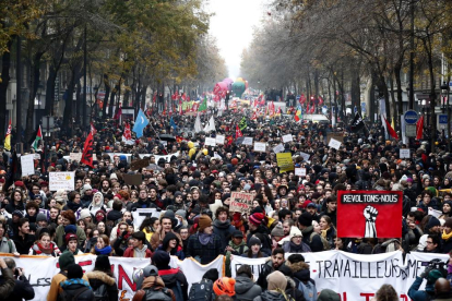 Una de las últimas manifestaciones que han tenido lugar en París contra la reforma de las pensiones.