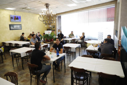 El restaurante ‘Casa Tere’, el martes con todas las mesas ocupadas que les permite la normativa. 