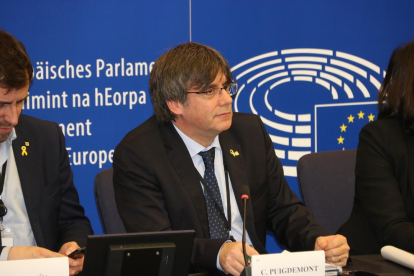 El expresidente de la Generalitat y diputado europeo Carles Puigdemont, este lunes durante la rueda de prensa en Estrasburgo.