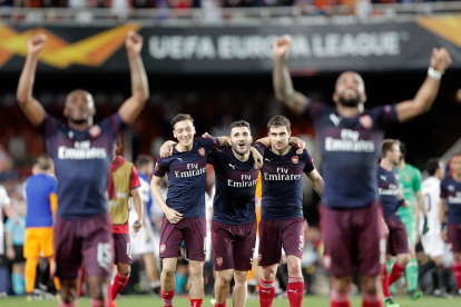 Los jugadores del Arsenal celebran su clasificación para la final.
