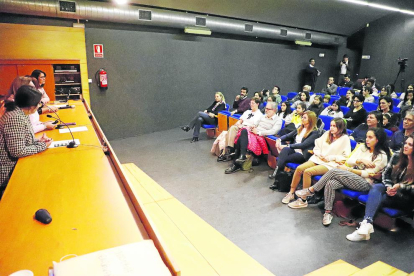 L’institut Torre Vicens va organitzar ahir nombroses xarrades amb científiques.