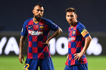 Arturo Vidal y Messi reflejan en su rostro la decepción ante la peor derrota de la historia.