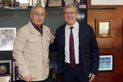 Alejandro Blanco y Francés Boya, durante la reunión que mantuvieron ayer en la sede del COE.