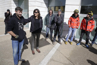 L'investigat, a l'esquerra de la imatge, després de declarar al jutjat de Lleida.