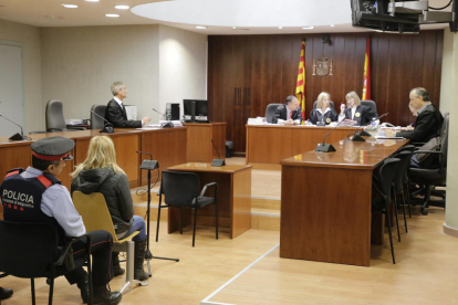El juicio contra la vecina de Mollerussa empezó ayer en la Audiencia de Lleida. 