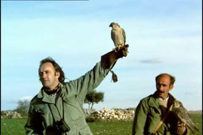 Félix con su halcón peregrino.