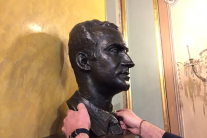 L'Ajuntament de Lleida retira el bust de Joan Carles I del Saló de Sessions