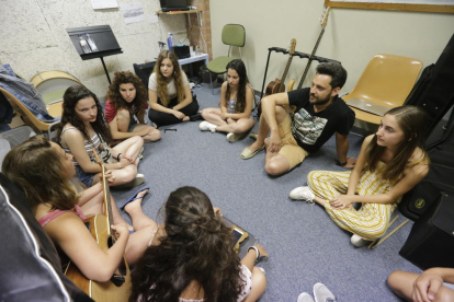 Una de las clases del Campus Rock de Lleida del verano del año pasado en L’Intèrpret.