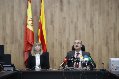 Barrientos, el pasado octubre en Lleida, con la presidenta de la Audiencia, Lucía Jiménez.