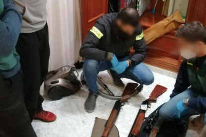 Detingut a la Pobla de Cèrvoles per tinença d'armes i enaltiment del terrorisme racista