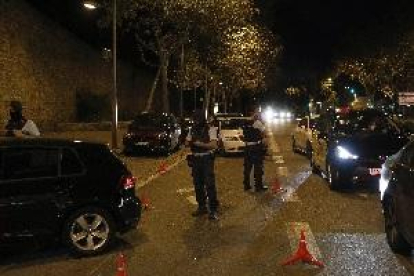 Sancionados tres policías nacionales por saltarse el toque queda en Barcelona