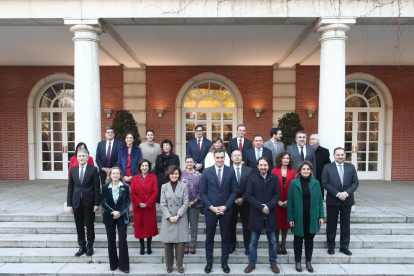 Foto de familia del Consejo de Ministros en la Moncloa.