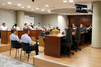Un moment de la declaració dels metges forenses ahir al judici a l’Audiència de Lleida.