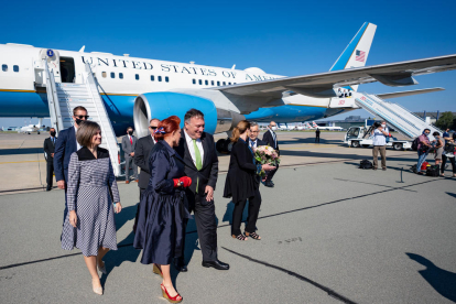 Imatge de l’arribada del secretari d’Estat dels EUA, Mike Pompeo, a Polònia.