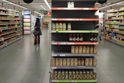 Lleixa mig buida en un supermercat de Barcelona, ahir.