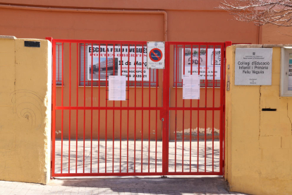 Estante medio vacío en un supermercado de Barcelona, ayer.