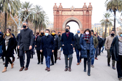 Govern, partits i entitats independentistes acompanyen el conseller Solé fins la porta del TSJC