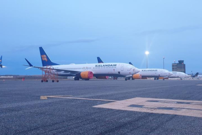 Imagen del avión de Icelandair que llegó ayer a Alguaire. 