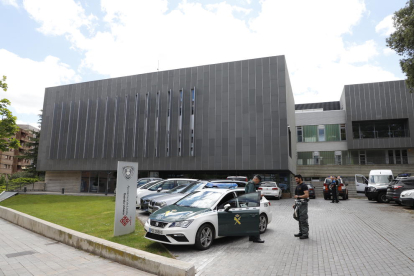 La Guardia Civil desinfectó la comisaría de la Urbana en Lleida.