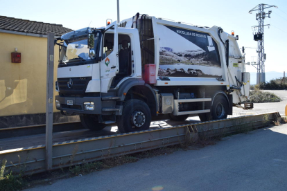 El primer camió d’orgànica d’Andorra que va arribar a Benavarre.