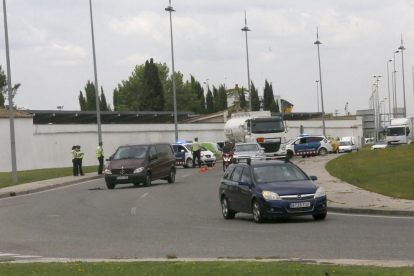 Un control policial colapsa la entrada a Lleida por la carretera LL-11