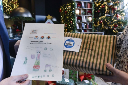 Cerca de 180 niños de Lleida en situación de pobreza tendrán regalo de Navidad gracias a una iniciativa de CaixaBank