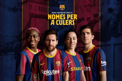 Oshoala, Messi, Vicky Peña y Sergi Roberto, con las nuevas equipaciones.