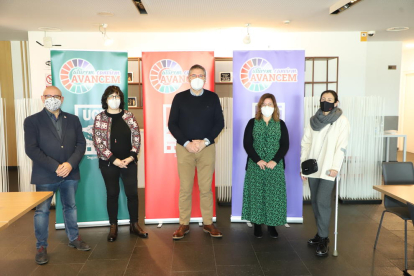 José Luis Aguilà, al centre, amb Ramon Moreno, Annaló López, Amparo Vidal i Maria Lluïsa Ausàs.