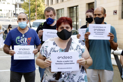 Lleida acoge el primer juicio en Catalunya a una persona vulnerable por el impago de facturas de la luz