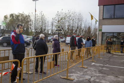 En Bellpuig ayer hubo colas y los tests siguen este martes.