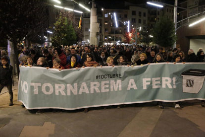 La protesta en Lleida comenzó en la plaza Ricard Viñes, la manifestación cortó el paseo de Ronda y se trasladó a la delegación del Govern.