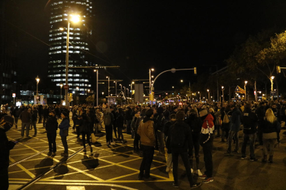 La protesta en Lleida comenzó en la plaza Ricard Viñes, la manifestación cortó el paseo de Ronda y se trasladó a la delegación del Govern.