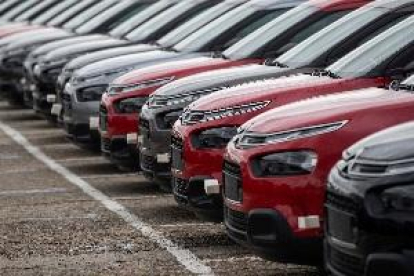 Fábricas de coches siguen sin estar al 100% a la espera de repunte demanda