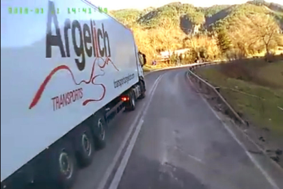 Imagen del vídeo del camión, que ayer se hizo viral. 