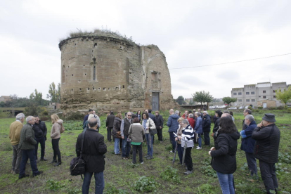 Una visita guiada ‘reivindicativa’ a los restos del monasterio de Sant Ruf, en noviembre de 2016.