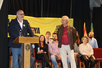 Eduard Pujol y Salvador Bonjoch durante la presentación de la candidatura de JxBellpuig. 
