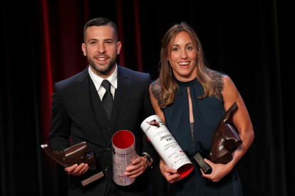 Jordi Alba i Jessica Vall, ahir amb el premi que van rebre.