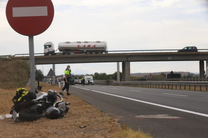 Imagen de una de las motos implicadas en el accidente en la A-2. 