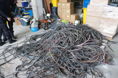 La Policia Local d’Alcarràs decomissa una partida de cables robats