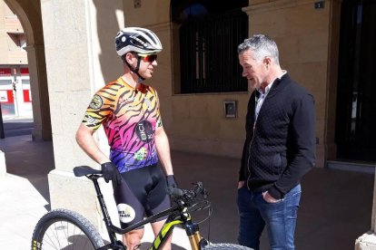 El ciclista mollerussenc, Marc Tugues, participa en la cursa de ciclisme més dura del món