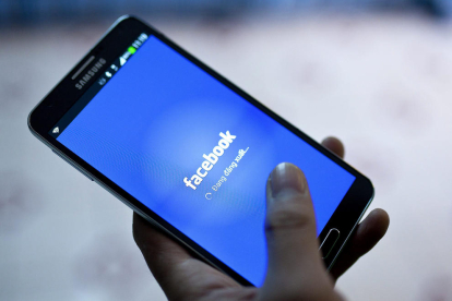 Facebook alertará a los que interactúen con contenidos nocivos sobre la Covid