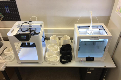 El Laboratorio de Robótica de la UdL imprime en 3D viseras de protección.