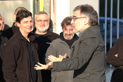 Jordi Cuixart, presidente de Òmnium Cultural, llega a la empresa Aranow en su primer permiso para trabajar y hacer voluntariado.