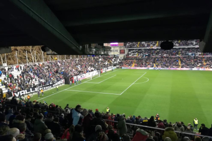 El estadio de Vallecas, en el momento de ser decretada la suspensión temporal que luego fue definitiva.