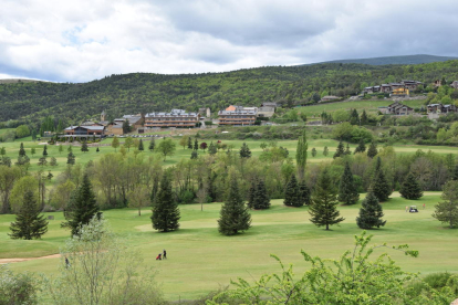 El camp de golf d’Aravell, amb més de 200 socis, atreu cada any més de 20.000 persones.