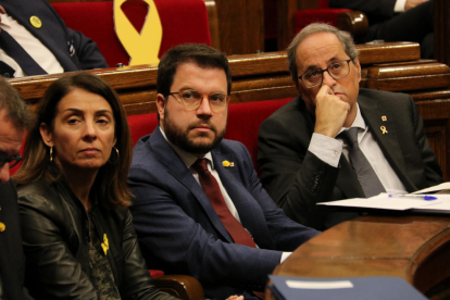 Meritxell Budó , Pere Aragonès y Quim Torra, ayer en el Parlament