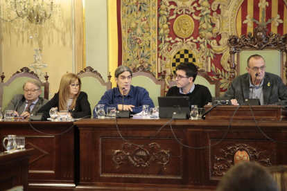 Sergi Talamonte, Toni Postius y Miquel Pueyo, el miércoles en el pleno.